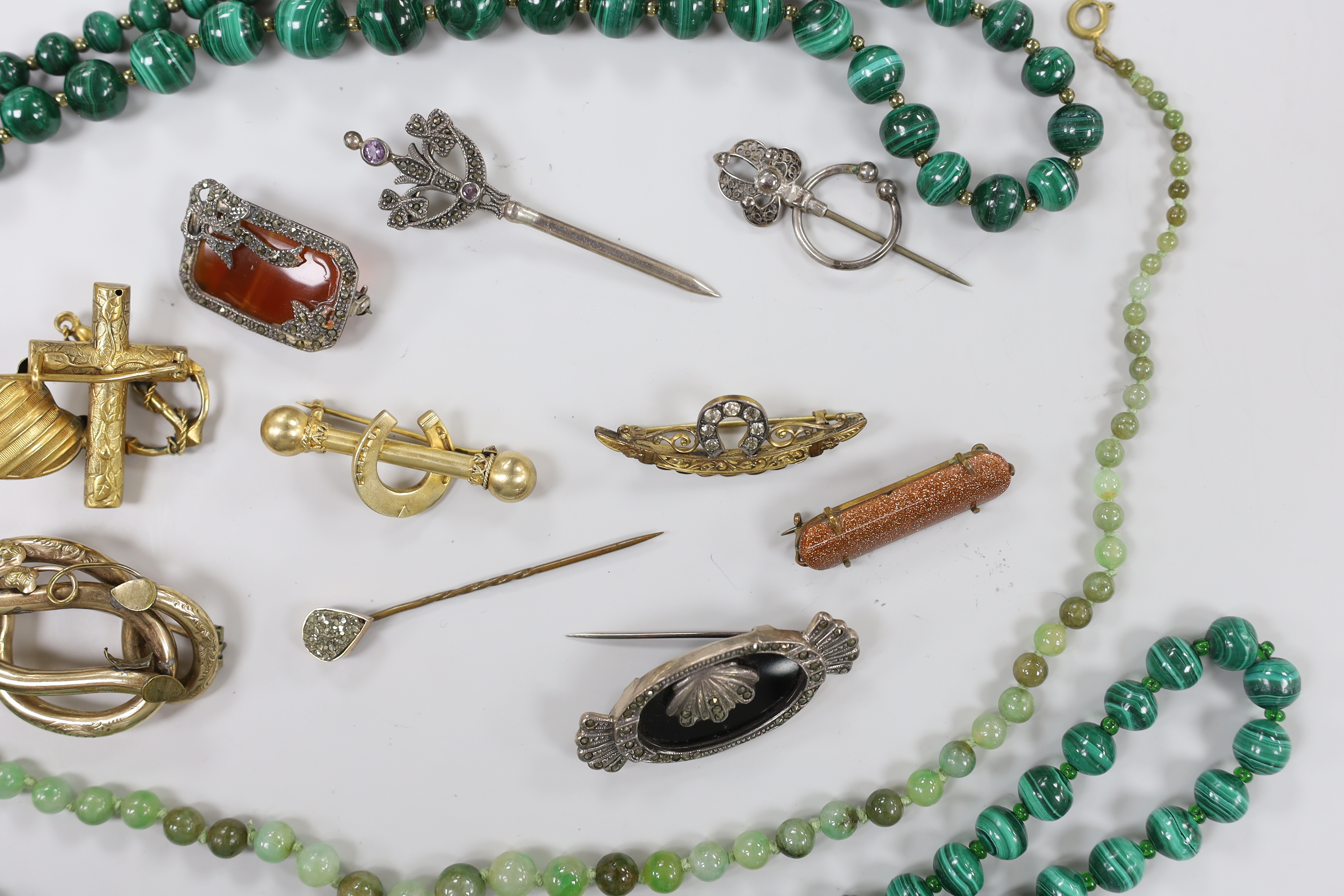 Sundry Victorian and later jewellery including pinchbeck brooches, marcasite set brooches, 925 and paste set sword brooch and malachite necklaces.